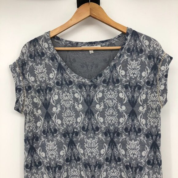 Rose & Olive Blue and White V-neck Abtract print  T-Shirt Lattice Detailing LG - Picture 3 of 14